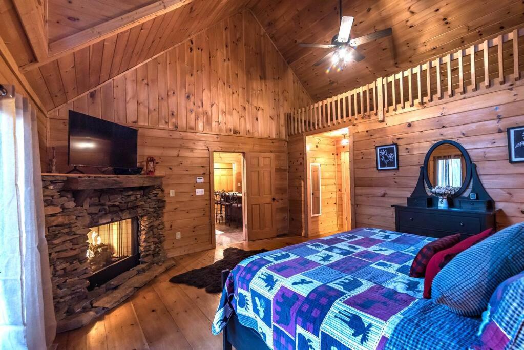 Private Creekside Cabin+Hot Tub,Pool Table, & Pets Ellijay Zewnętrze zdjęcie